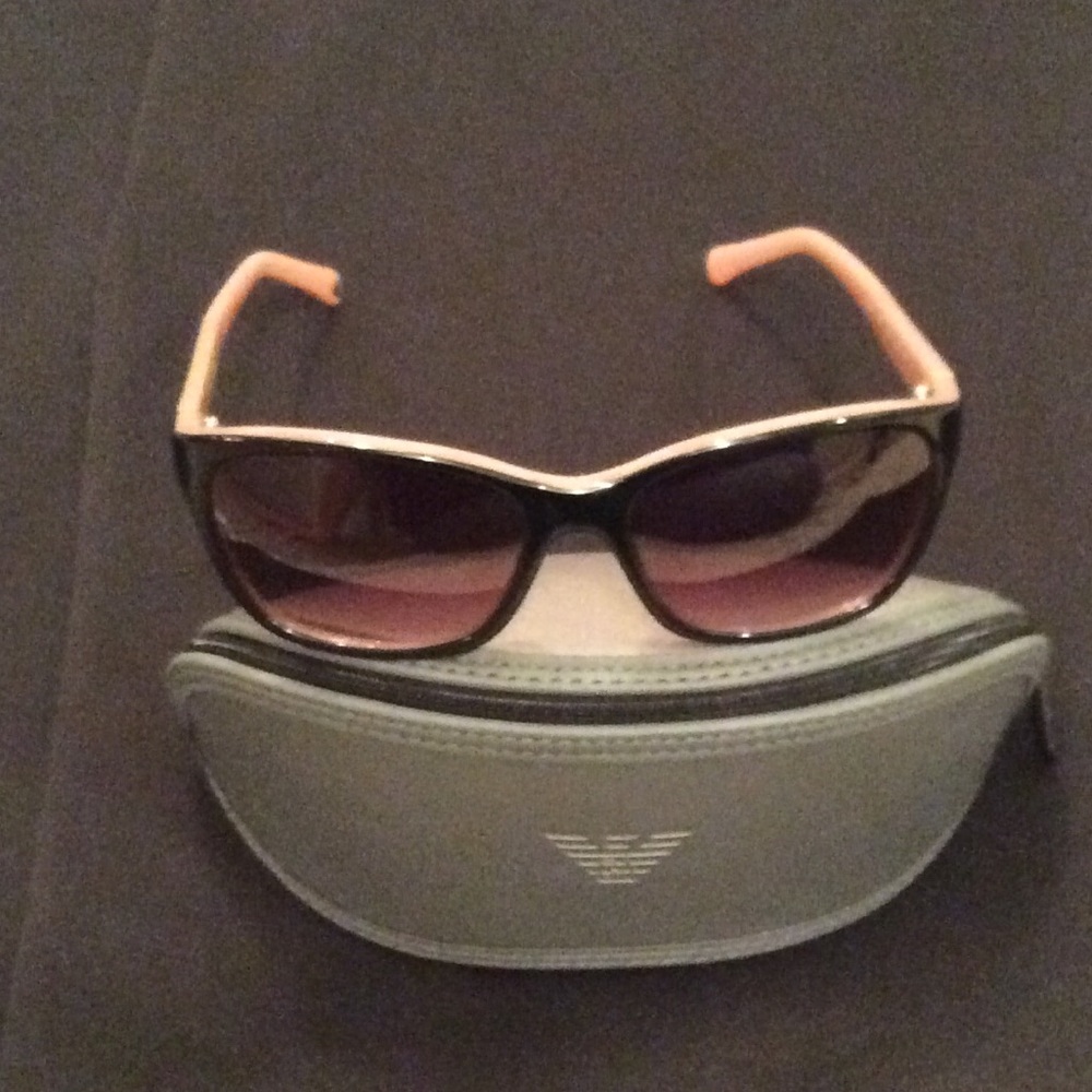 New  Armani women’s sunglasses 😎 - Picture 5 of 6